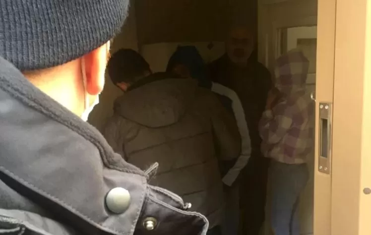 15 yaşındaki Çocuğa Fuhuş Tuzağı! 15 yaşındaki Çocuğa Fuhuş Tuzağı!